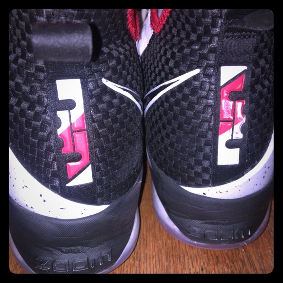 COPY - LeBron James 14s size 12 - Picture 3 of 5